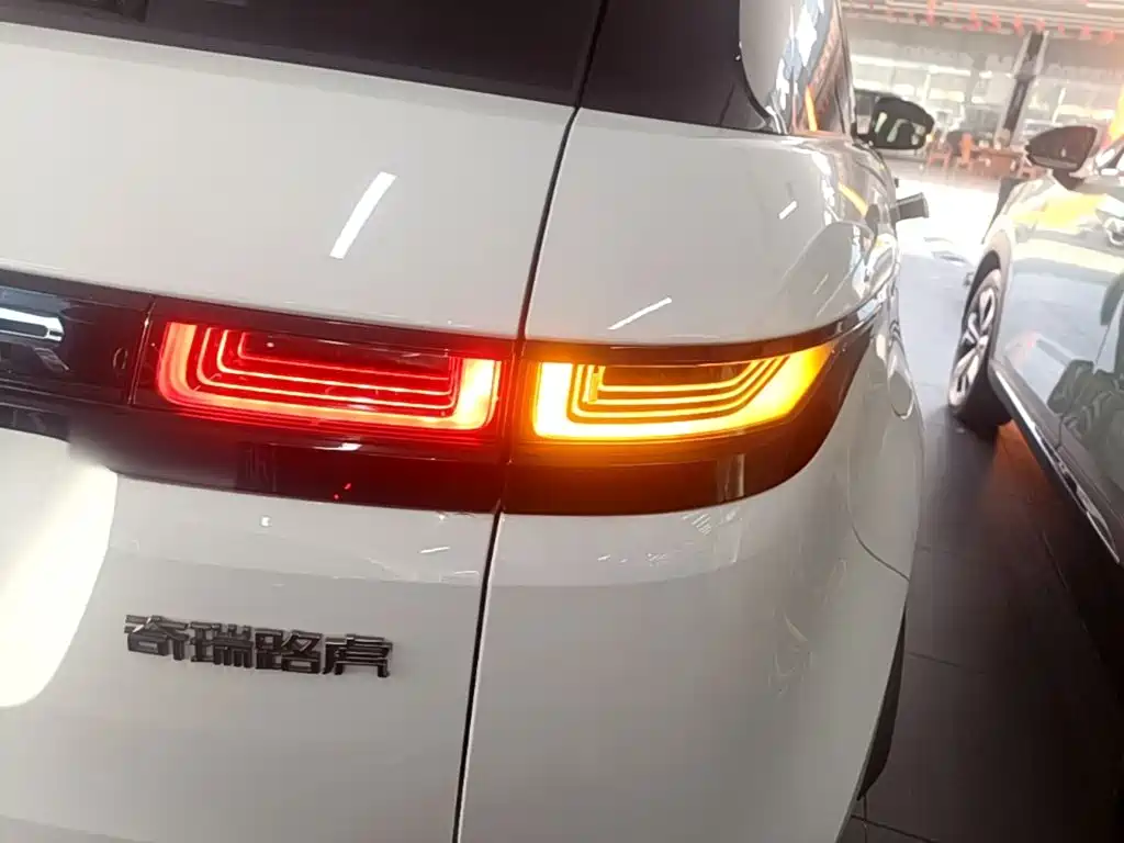 Land Rover Evoque PHEV — фото 8