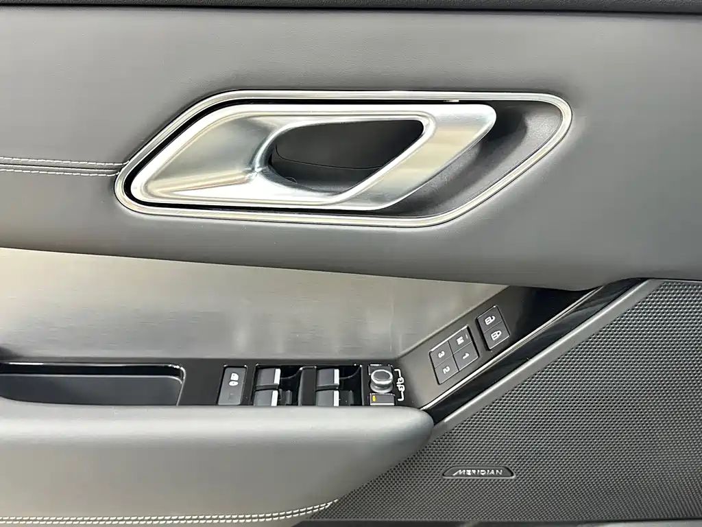 Land Rover Velar — фото 20