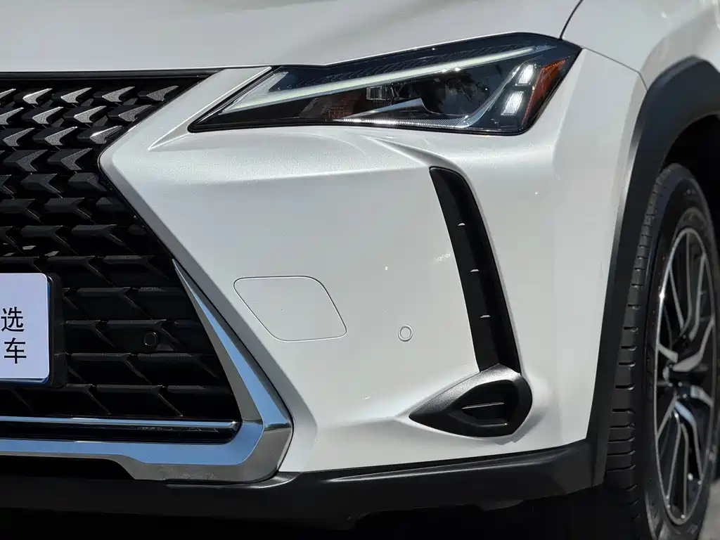 Lexus UX — фото 17