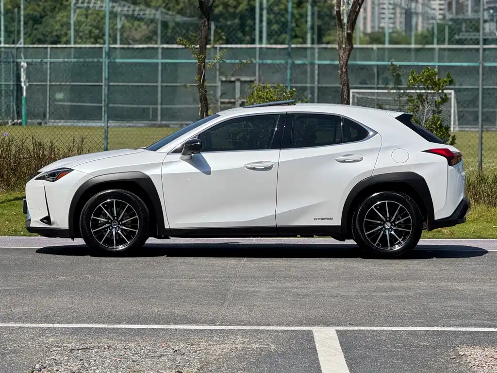 Lexus UX — фото 4