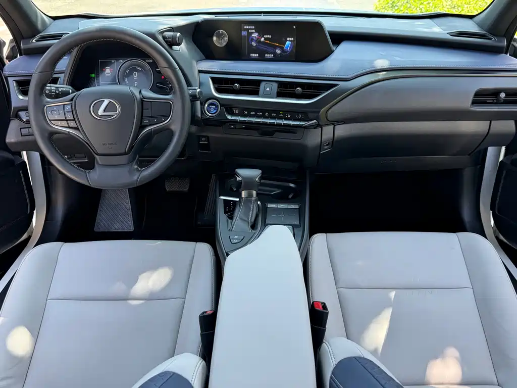 Lexus UX — фото 6