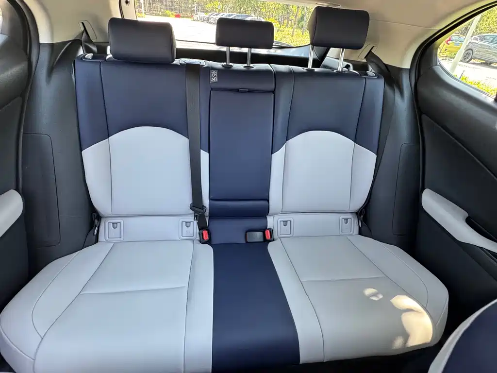 Lexus UX — фото 9