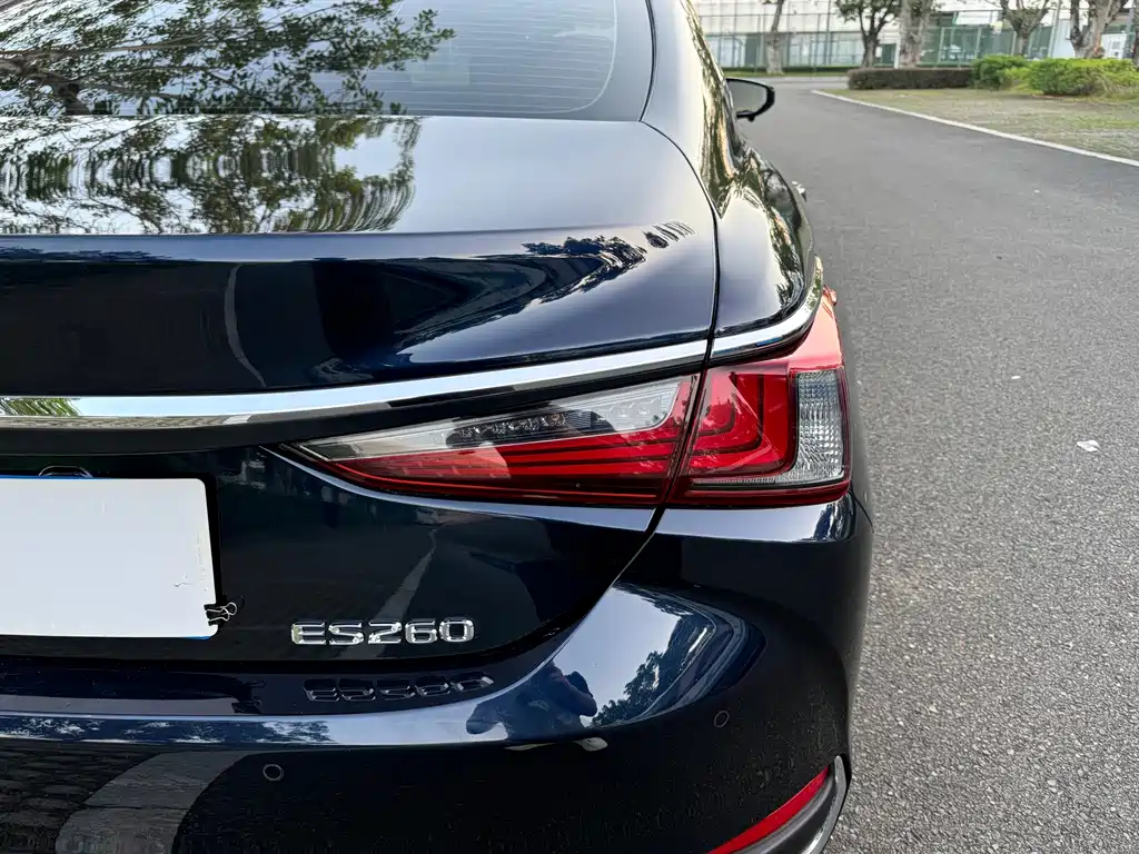 Lexus ES — фото 11