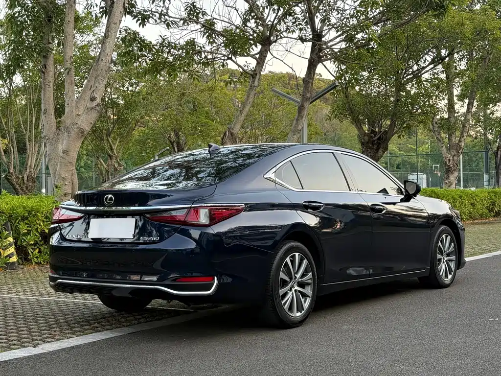 Lexus ES — фото 8