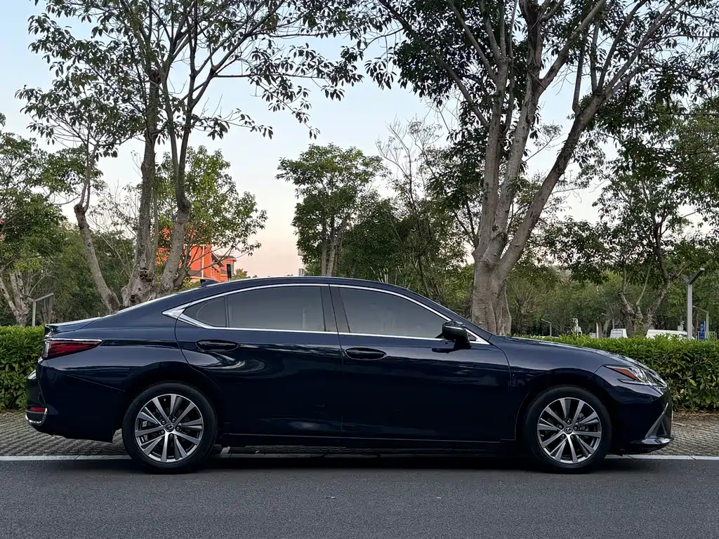 Lexus ES — фото 9