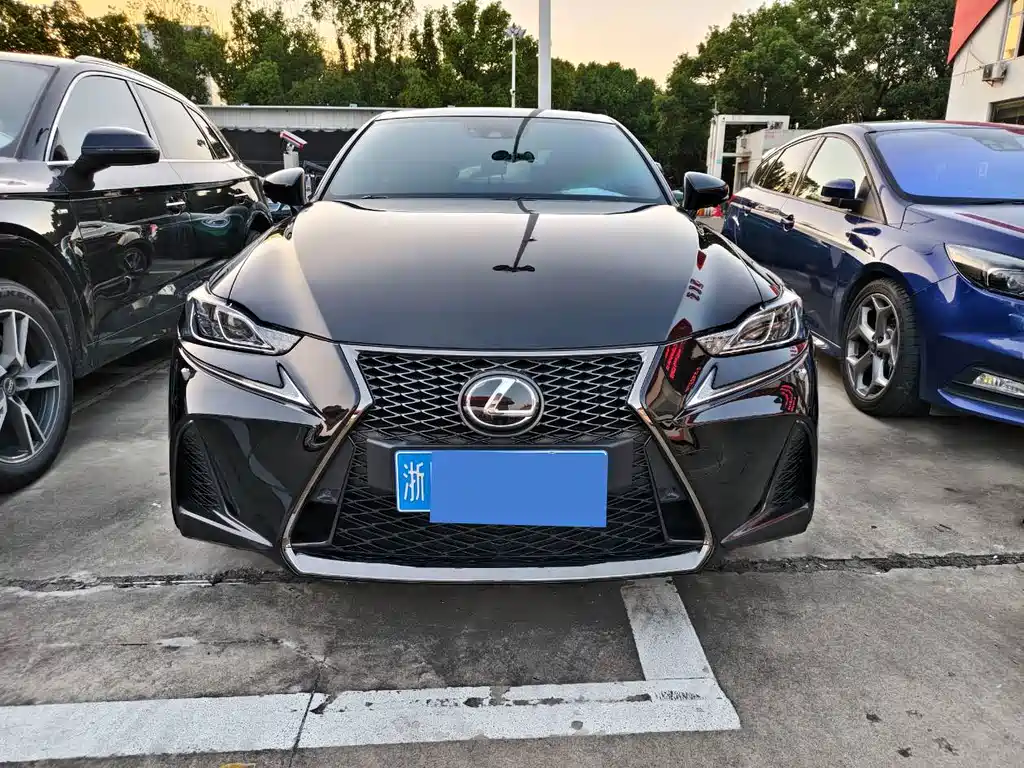 Lexus IS — фото 2