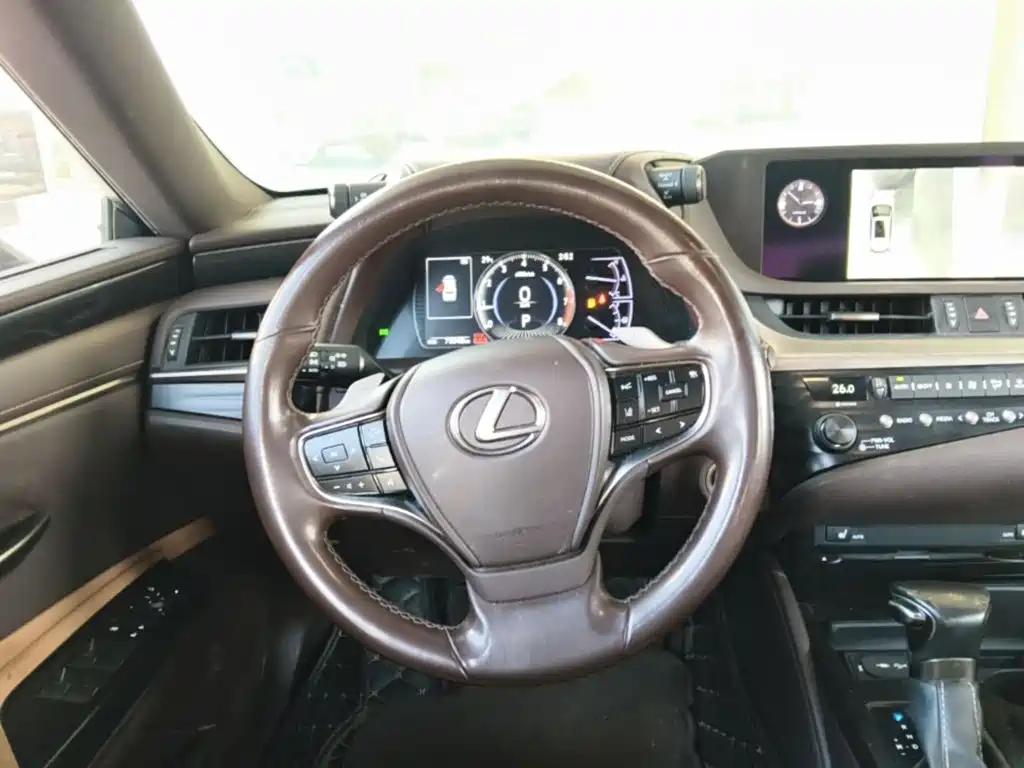 Lexus ES — фото 11
