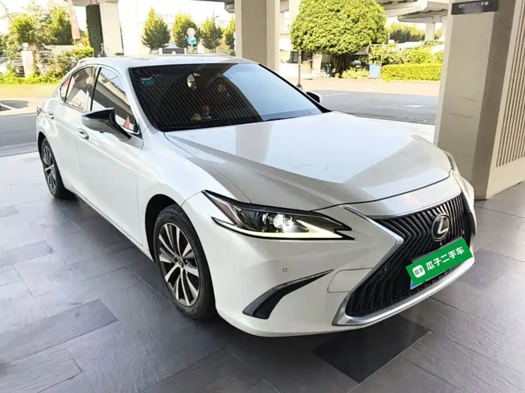 Lexus ES — фото 4