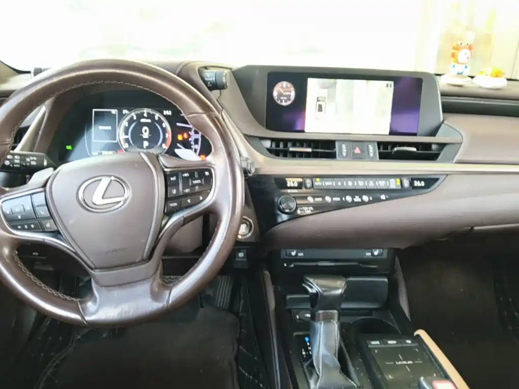 Lexus ES — фото 10