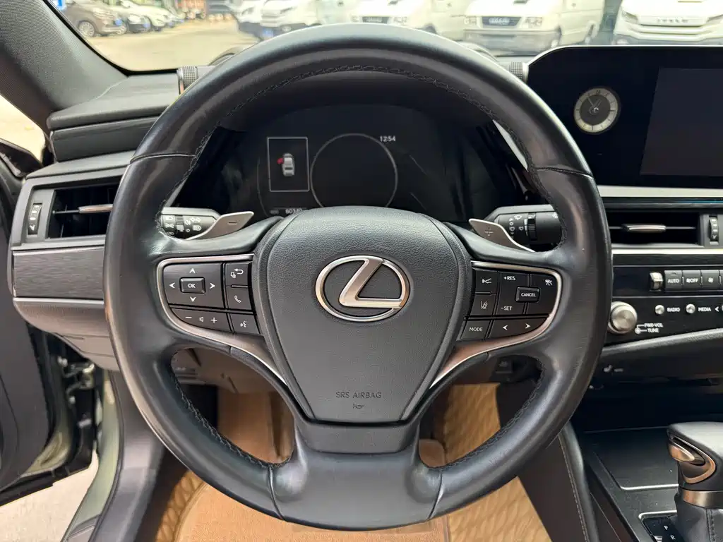 Lexus ES — фото 10