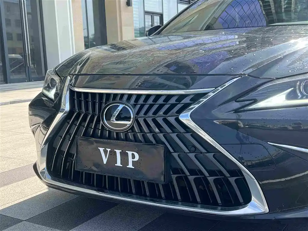 Lexus ES — фото 11
