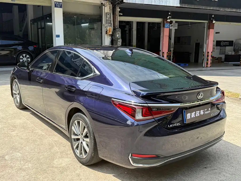 Lexus ES — фото 17