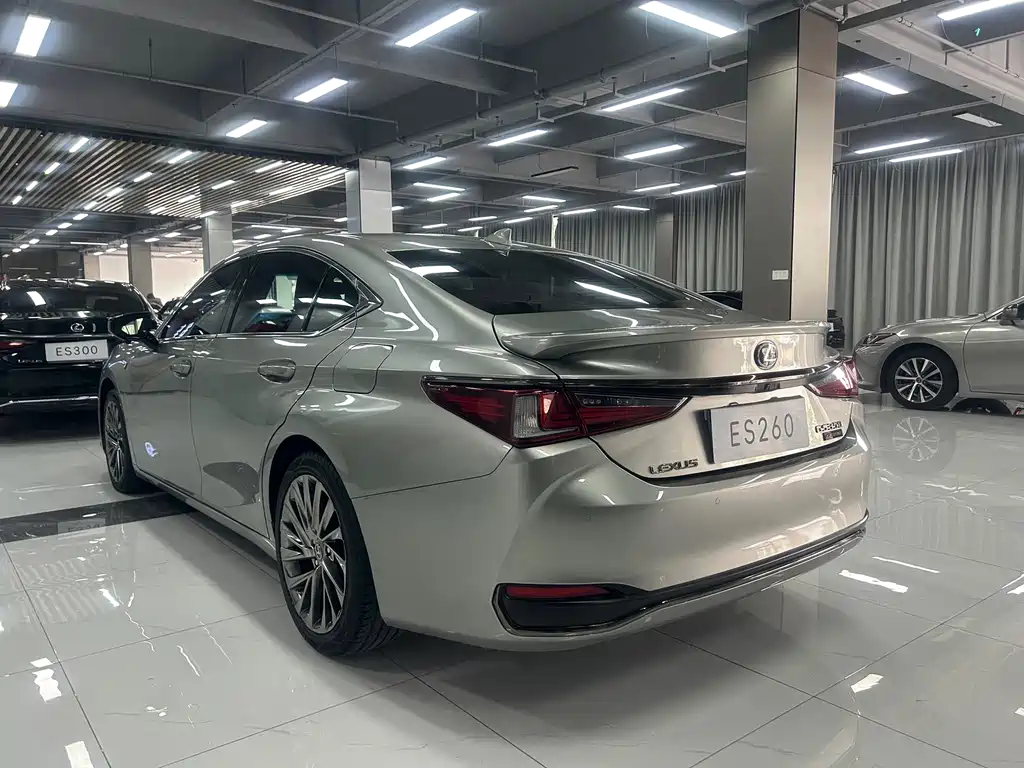 Lexus ES — фото 8