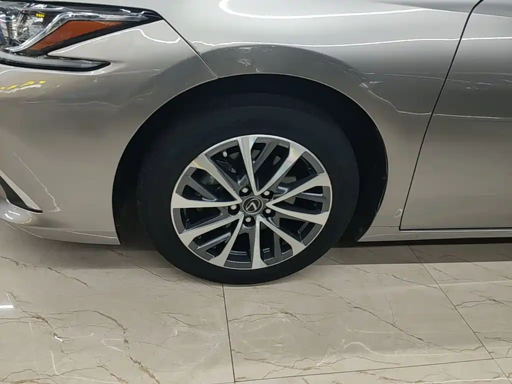 Lexus ES — фото 23