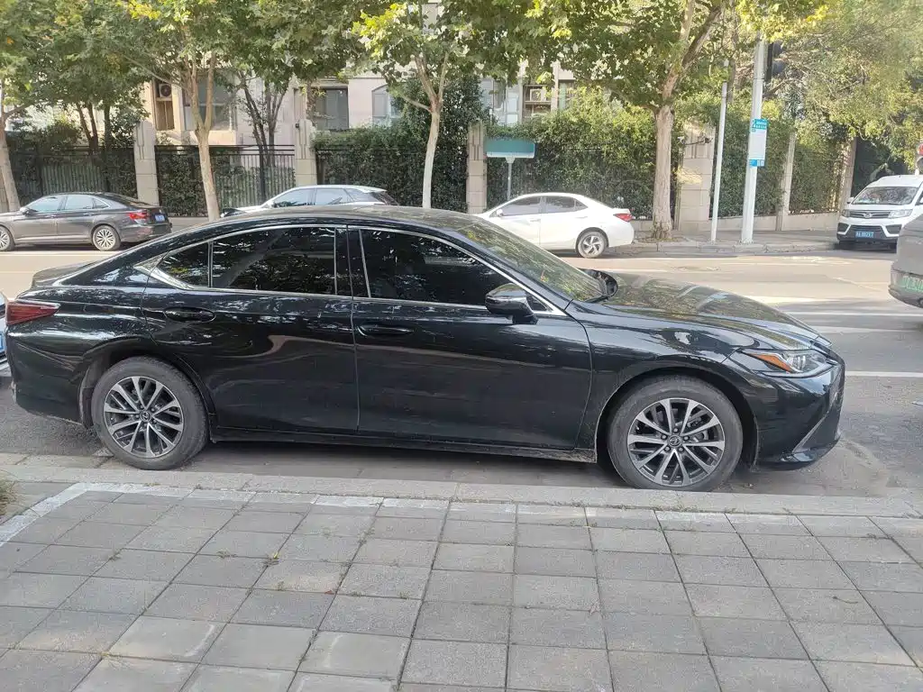 Lexus ES — фото 9