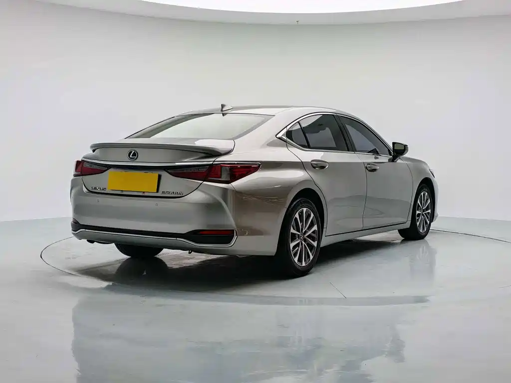 Lexus ES — фото 4