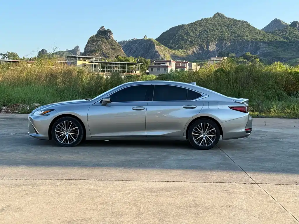 Lexus ES — фото 10