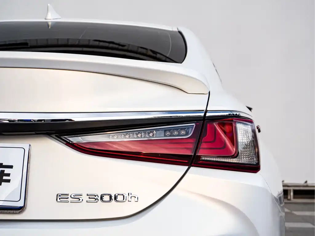 Lexus ES — фото 6