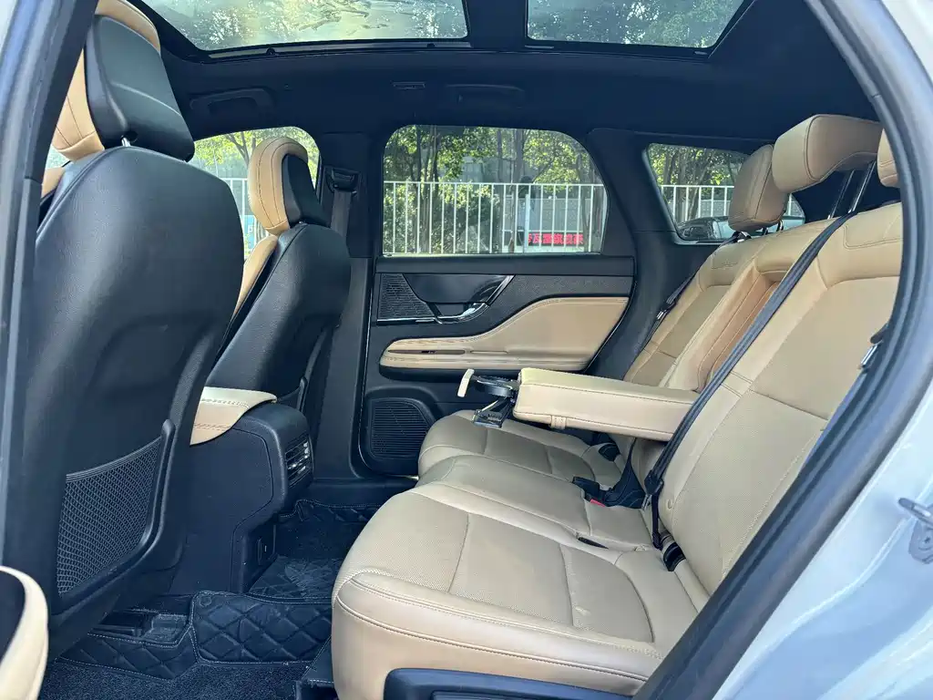 Lincoln Corsair — фото 20