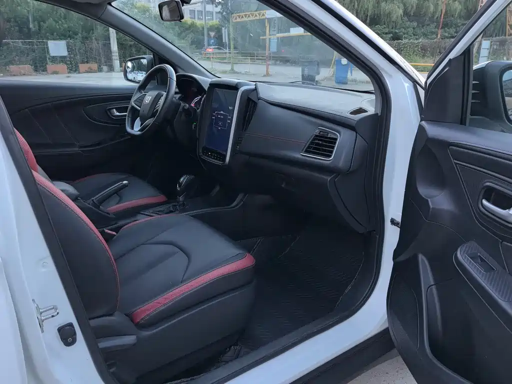Luxgen U5 SUV — фото 11