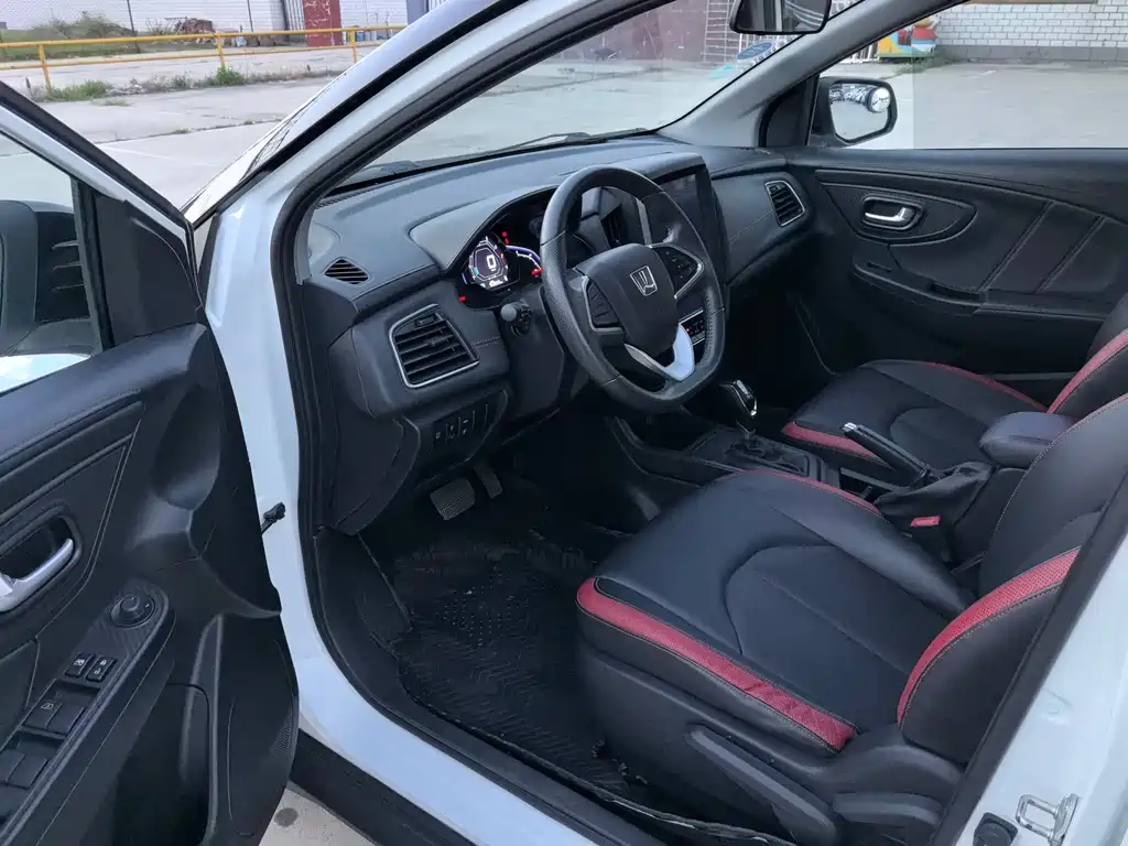 Luxgen U5 SUV — фото 9