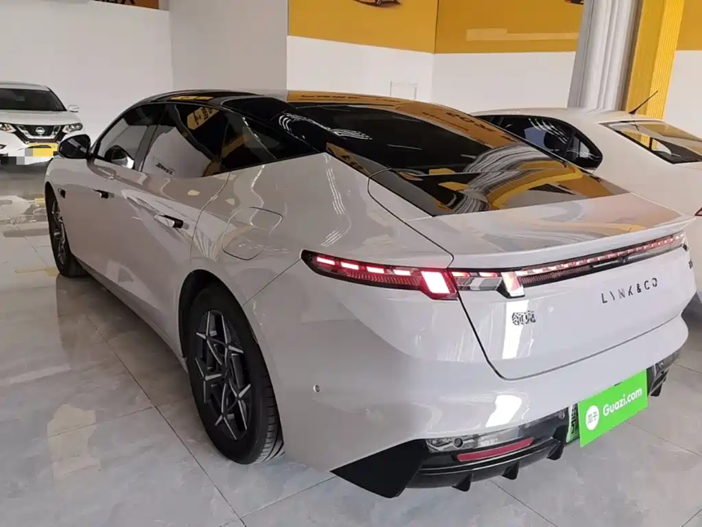 Lynk & Co 10 — фото 5