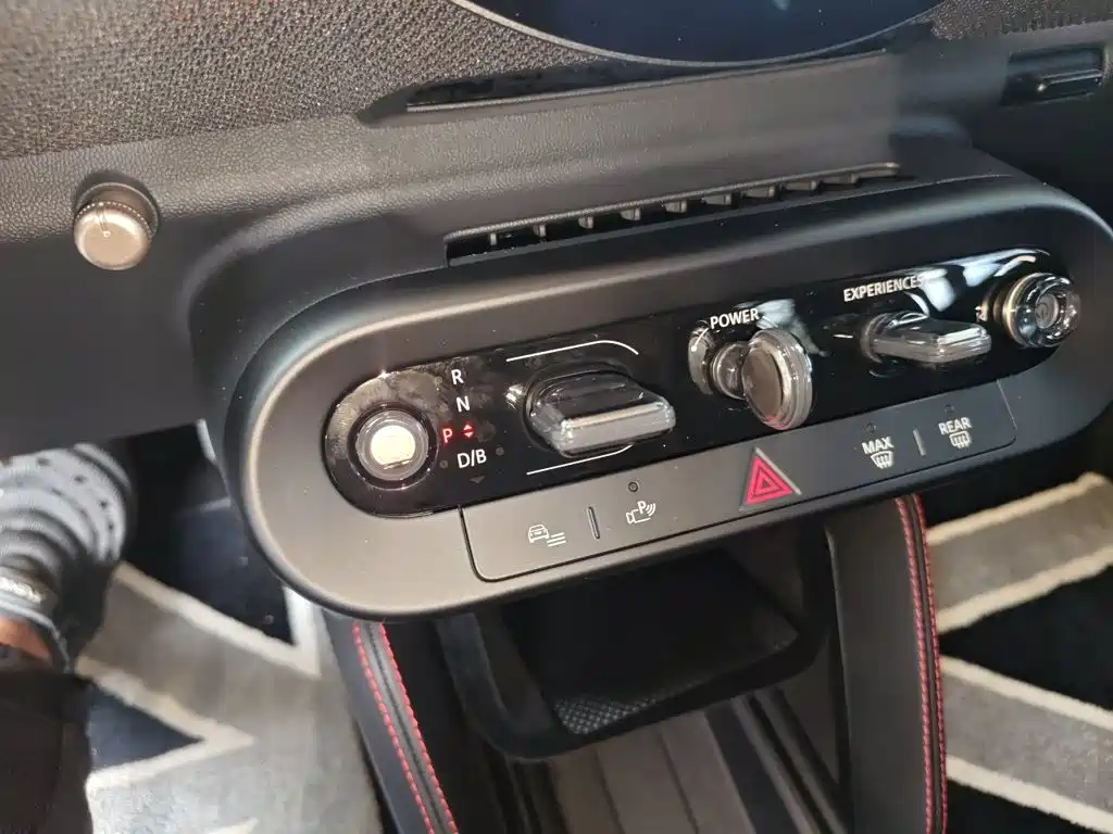 MINI MINI JCW EV — фото 15