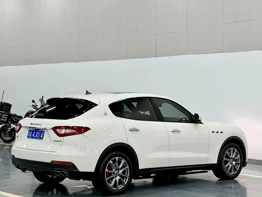 Maserati Levante — фото 11