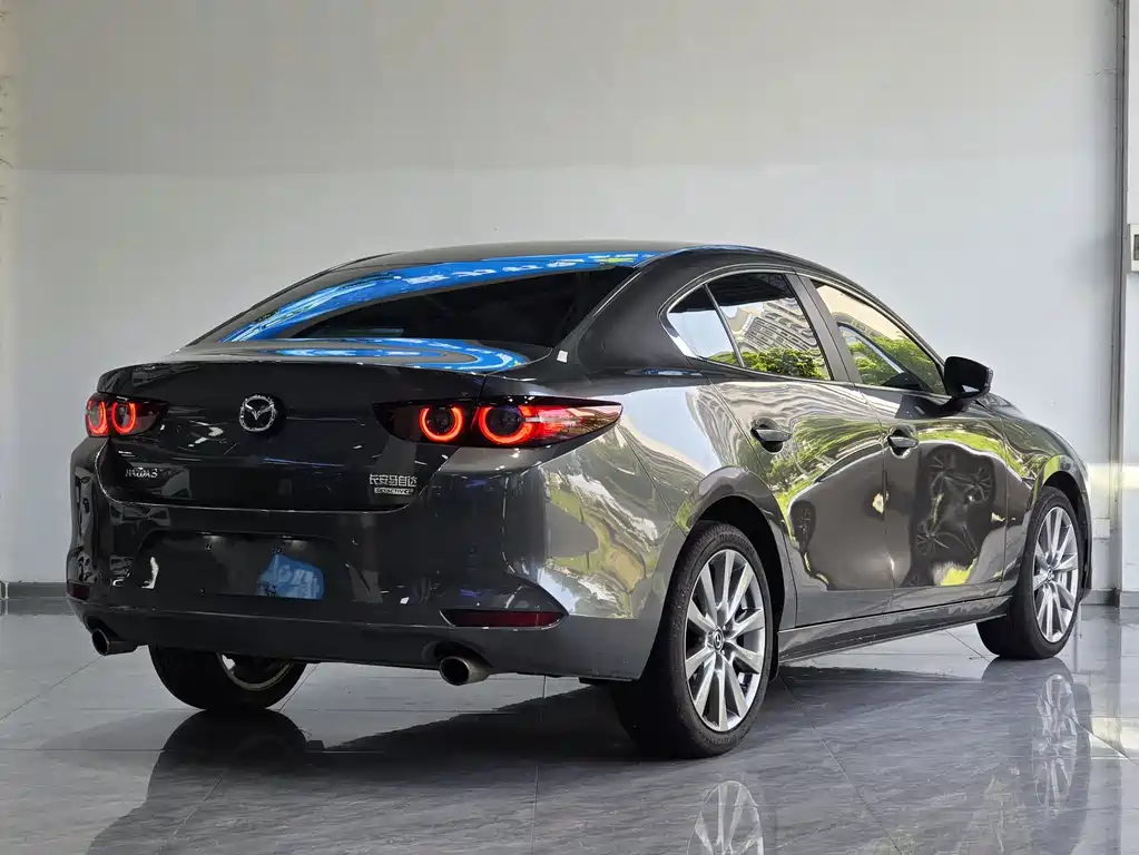 Mazda 3 Axela — фото 4