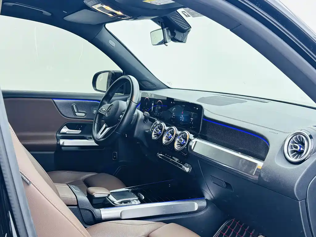 Mercedes-Benz GLB — фото 13