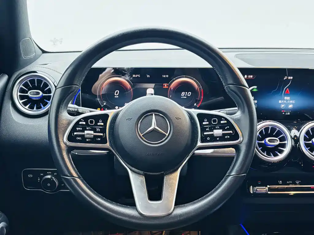 Mercedes-Benz GLB — фото 9
