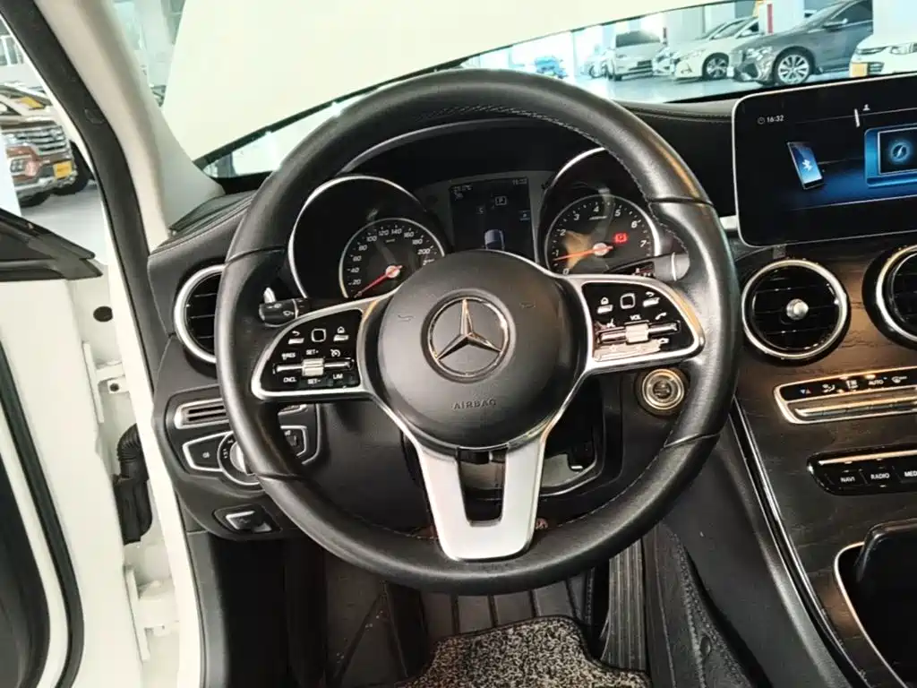 Mercedes-Benz C-Class — фото 11