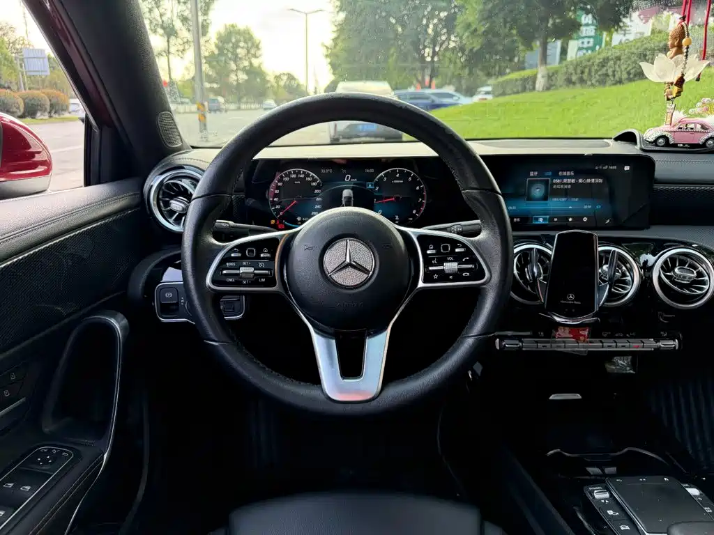 Mercedes-Benz A-Class — фото 14