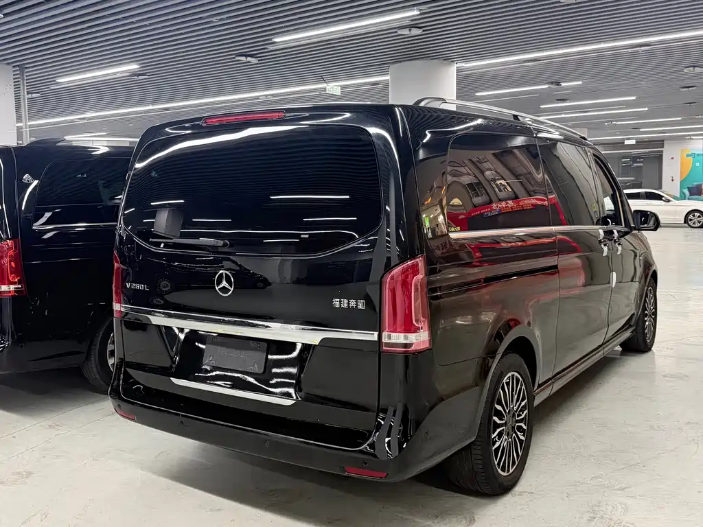 Mercedes-Benz V-Class — фото 15