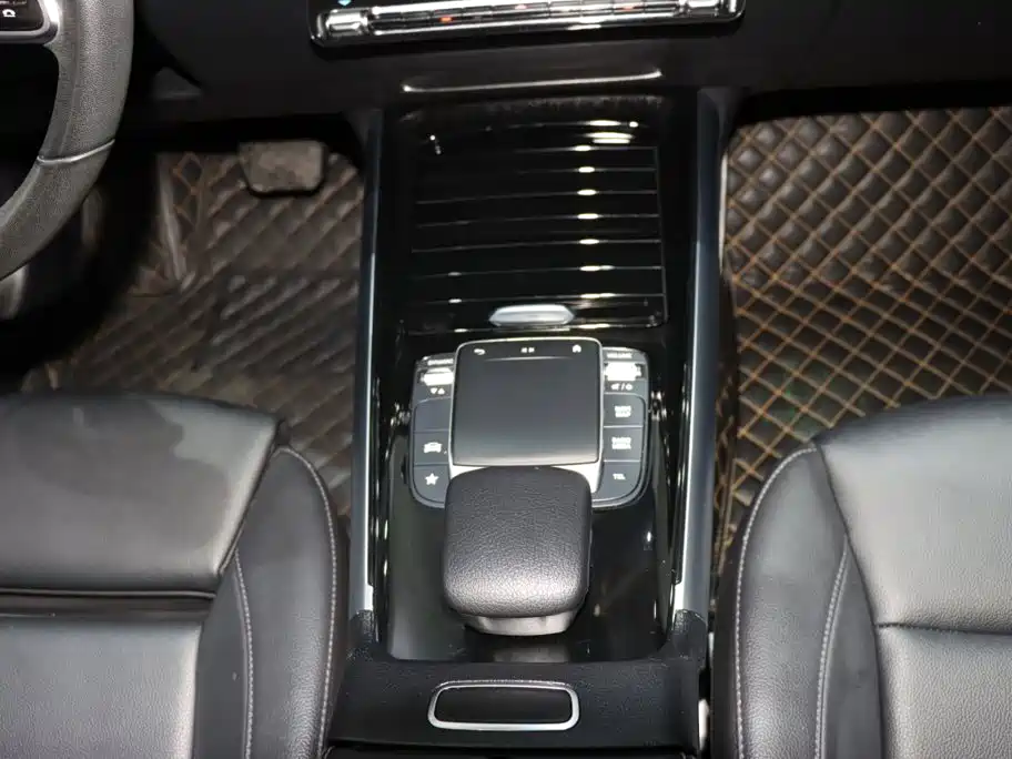Mercedes-Benz GLA — фото 15