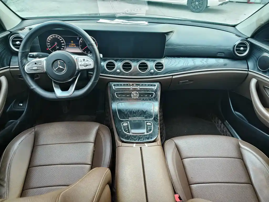 Mercedes-Benz E-Class — фото 15