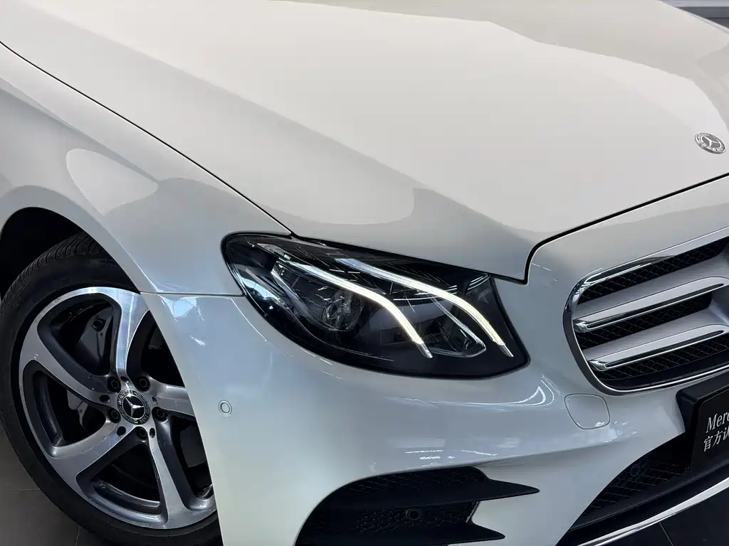 Mercedes-Benz E-Class — фото 18