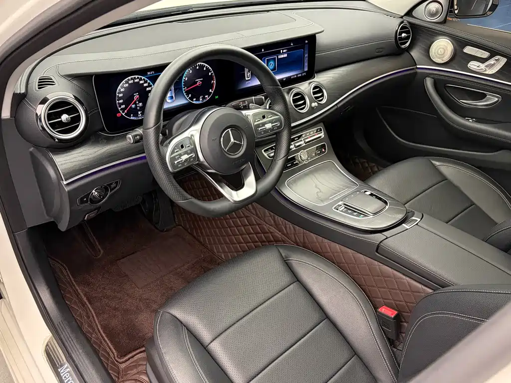 Mercedes-Benz E-Class — фото 10