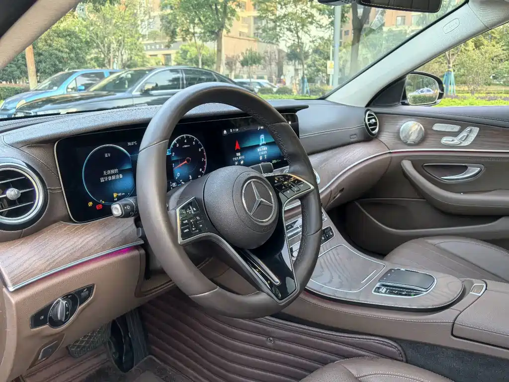 Mercedes-Benz E-Class — фото 14