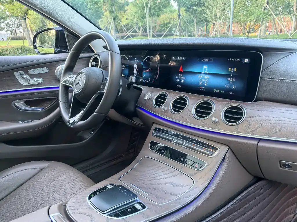 Mercedes-Benz E-Class — фото 15