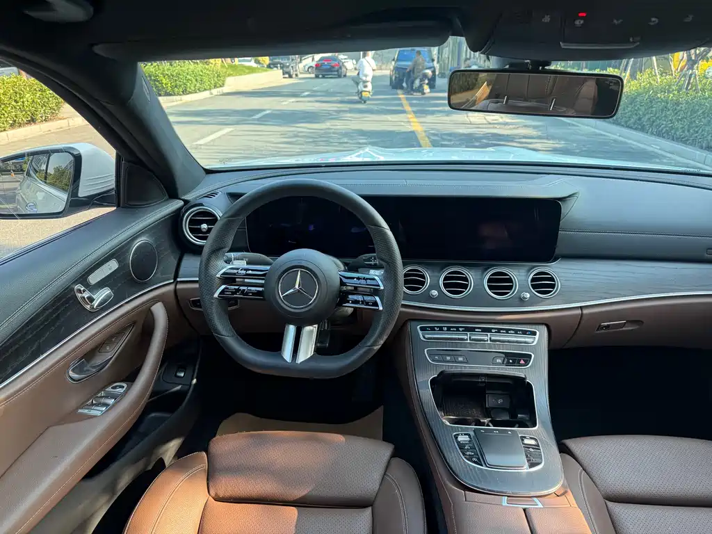 Mercedes-Benz E-Class — фото 17