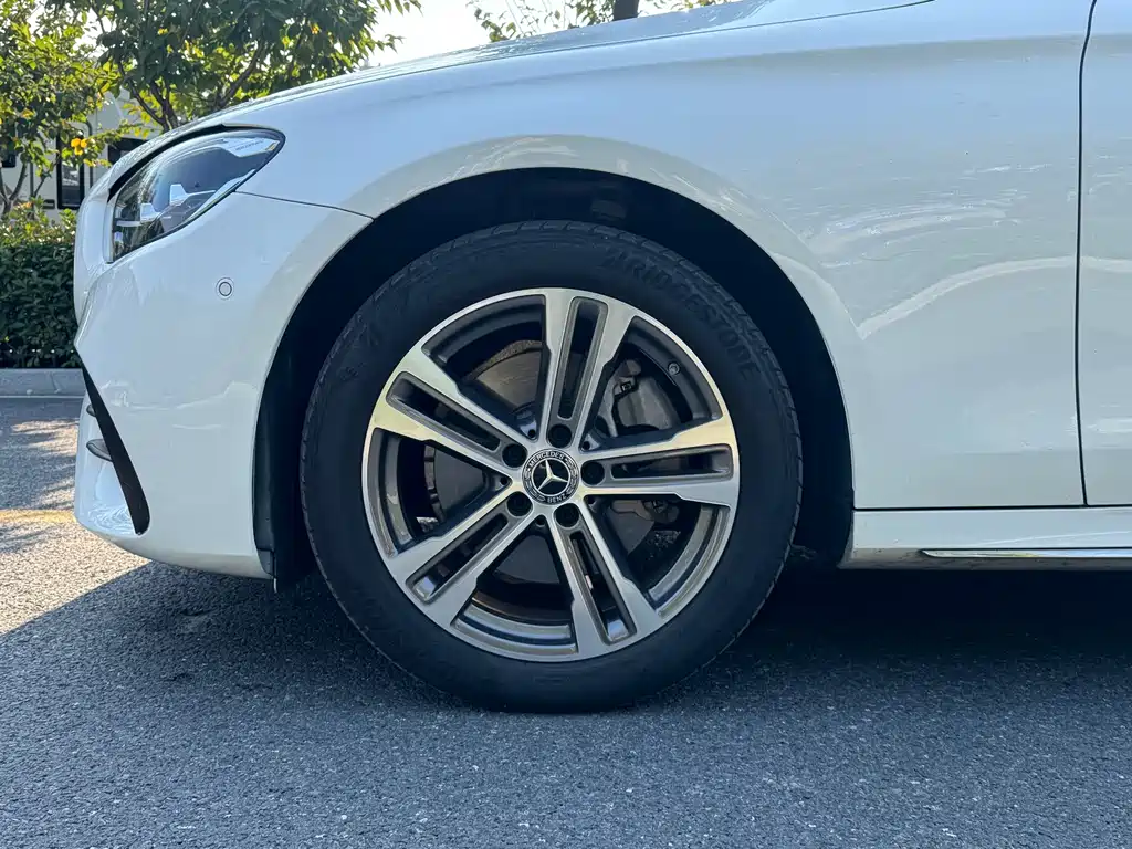 Mercedes-Benz E-Class — фото 9