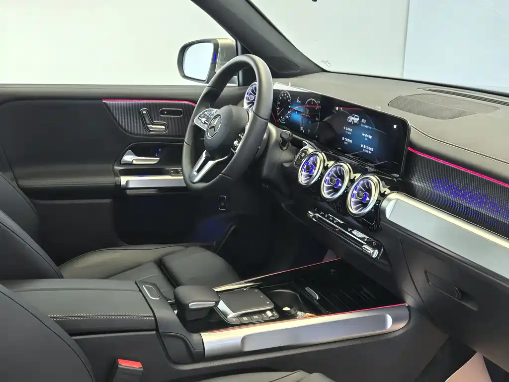 Mercedes-Benz EQB — фото 13
