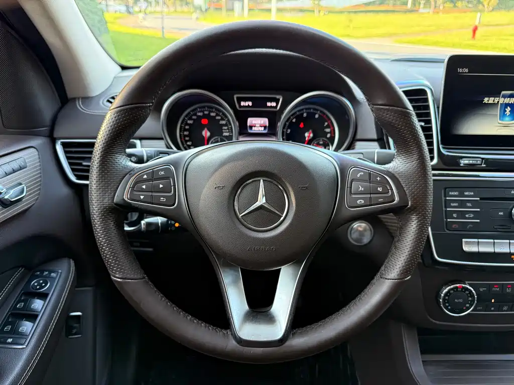 Mercedes-Benz GLE (Import) — фото 10
