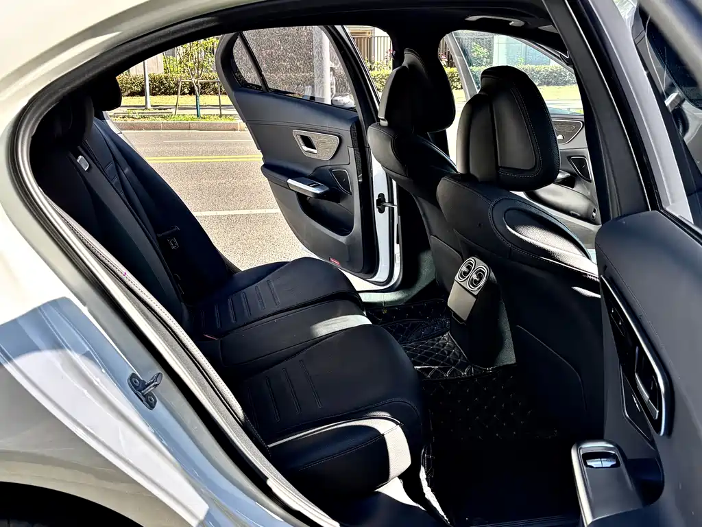 Mercedes-Benz C-Class — фото 11