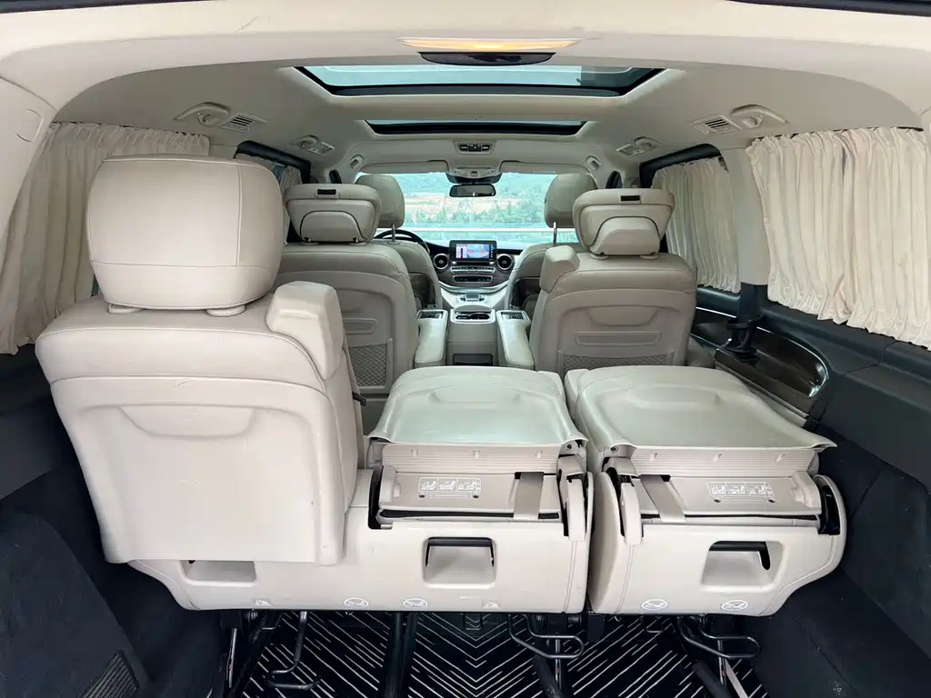 Mercedes-Benz V-Class — фото 14