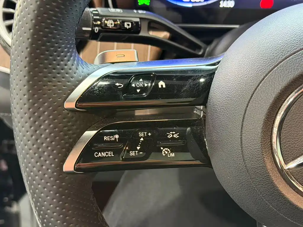 Mercedes-Benz EQE SUV — фото 11