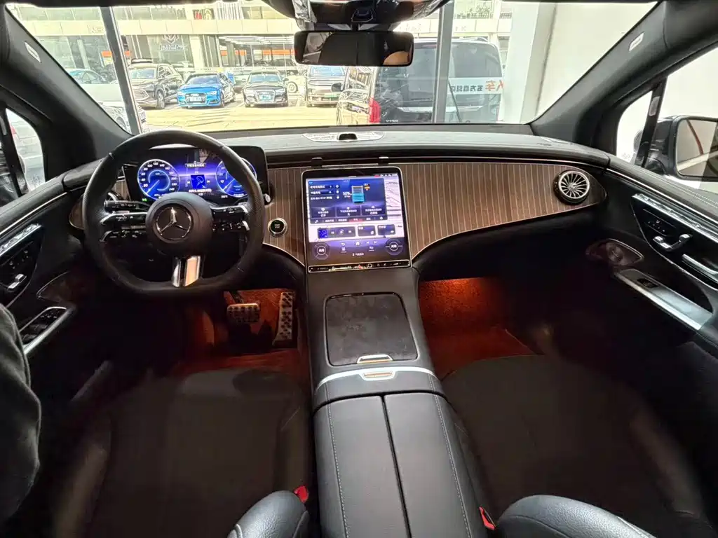 Mercedes-Benz EQE SUV — фото 16