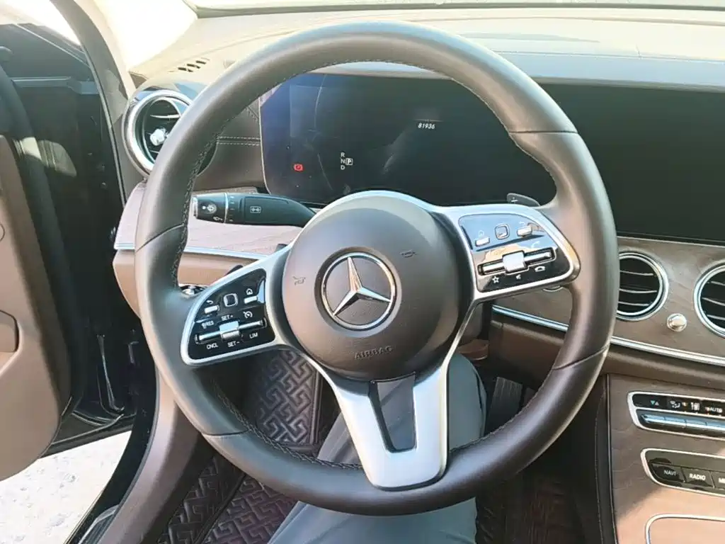 Mercedes-Benz E-Class — фото 11