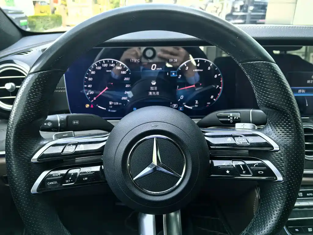 Mercedes-Benz E-Class — фото 11